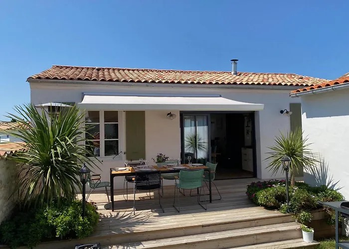 Jolie Maison Décorée Avec Goût Au Cœur De Villa