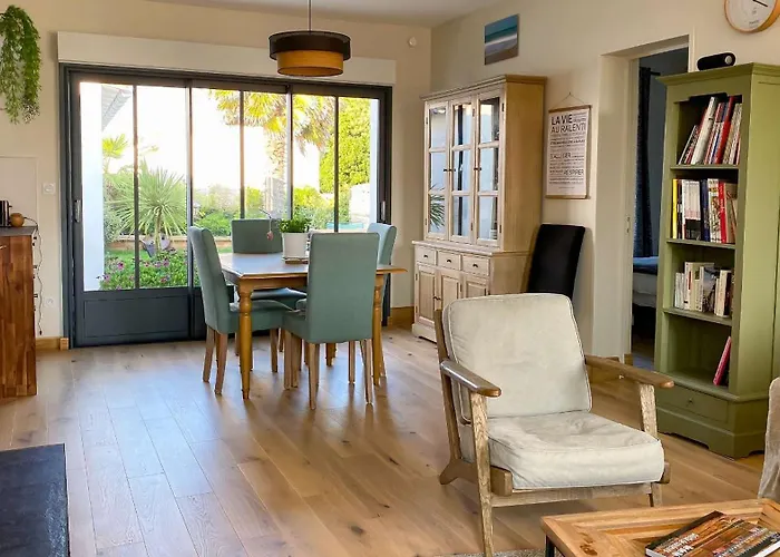 Jolie Maison Décorée Avec Goût Au Cœur De * Loix