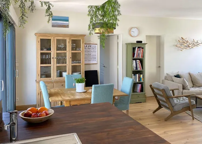 Jolie Maison Décorée Avec Goût Au Cœur De * Loix